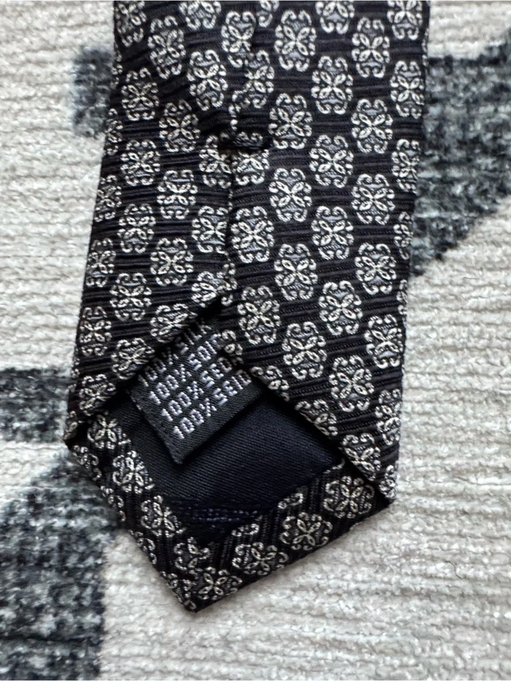Vintage GFA Made in Italy 100% Silk Tie Navy Gray Geometric Medallion Necktie